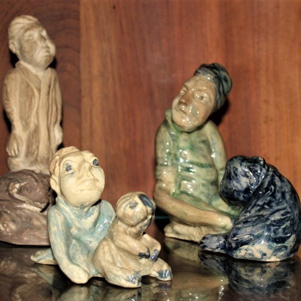 5 ceramics figures on a wooden shelf