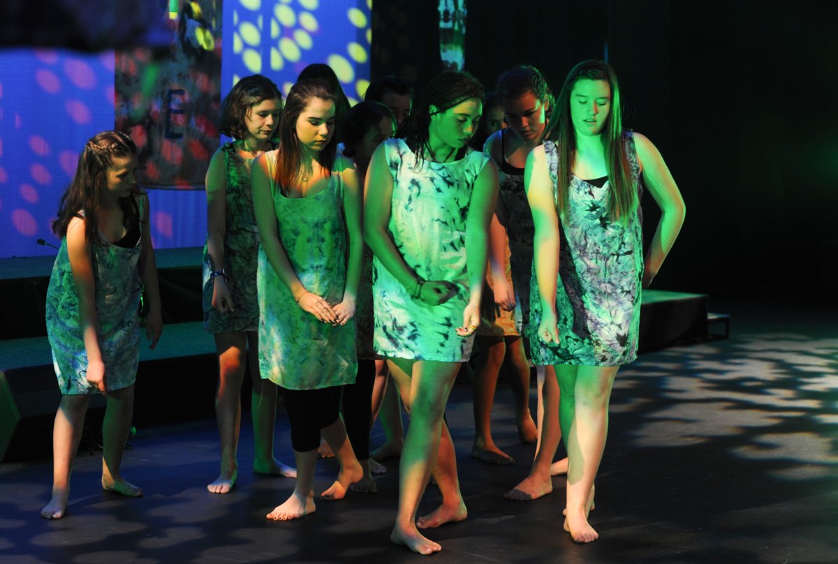 Ulladulla High Dancers. Photo by Heidrun Lohr