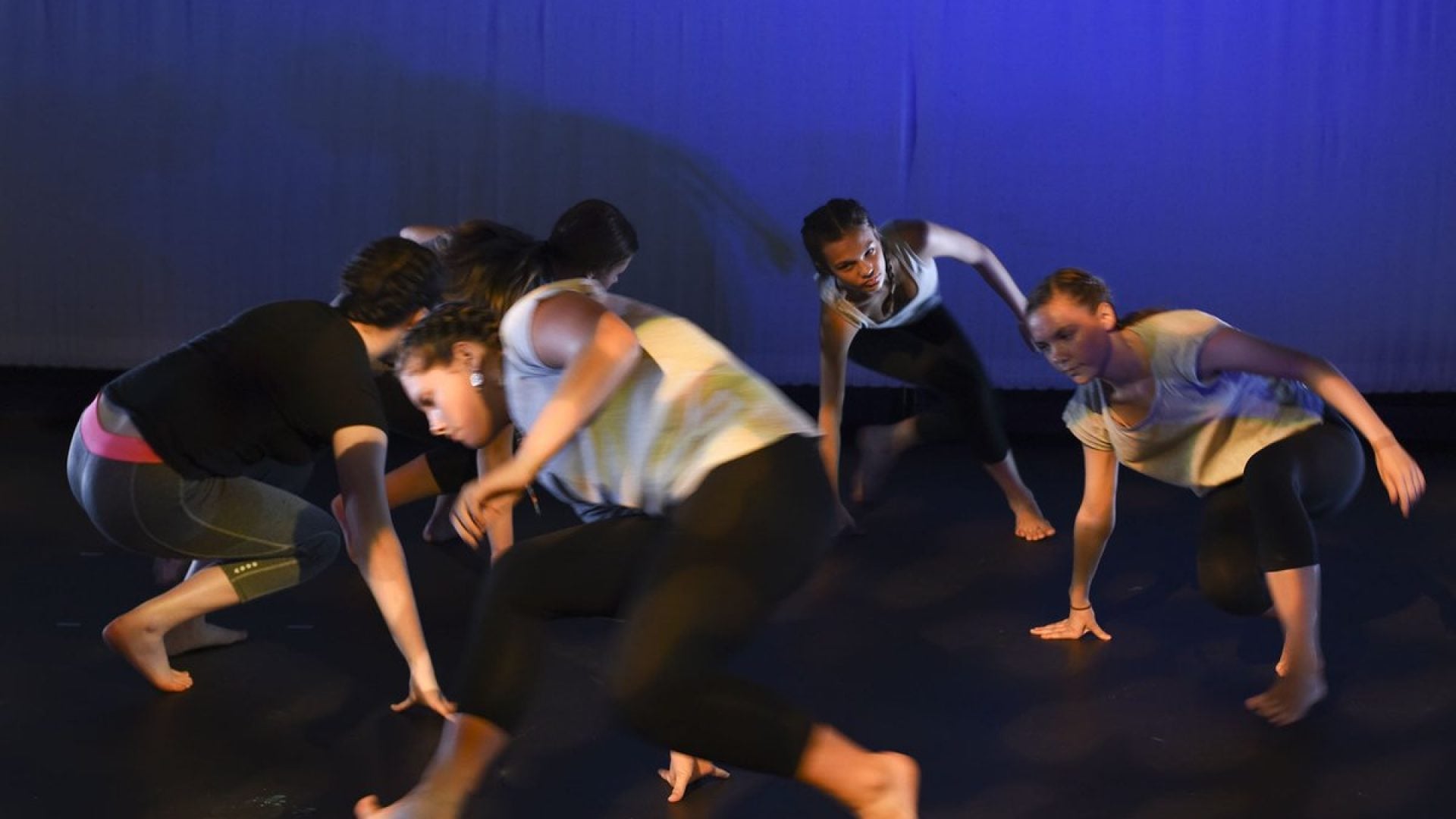 5 girls dancing in a circle