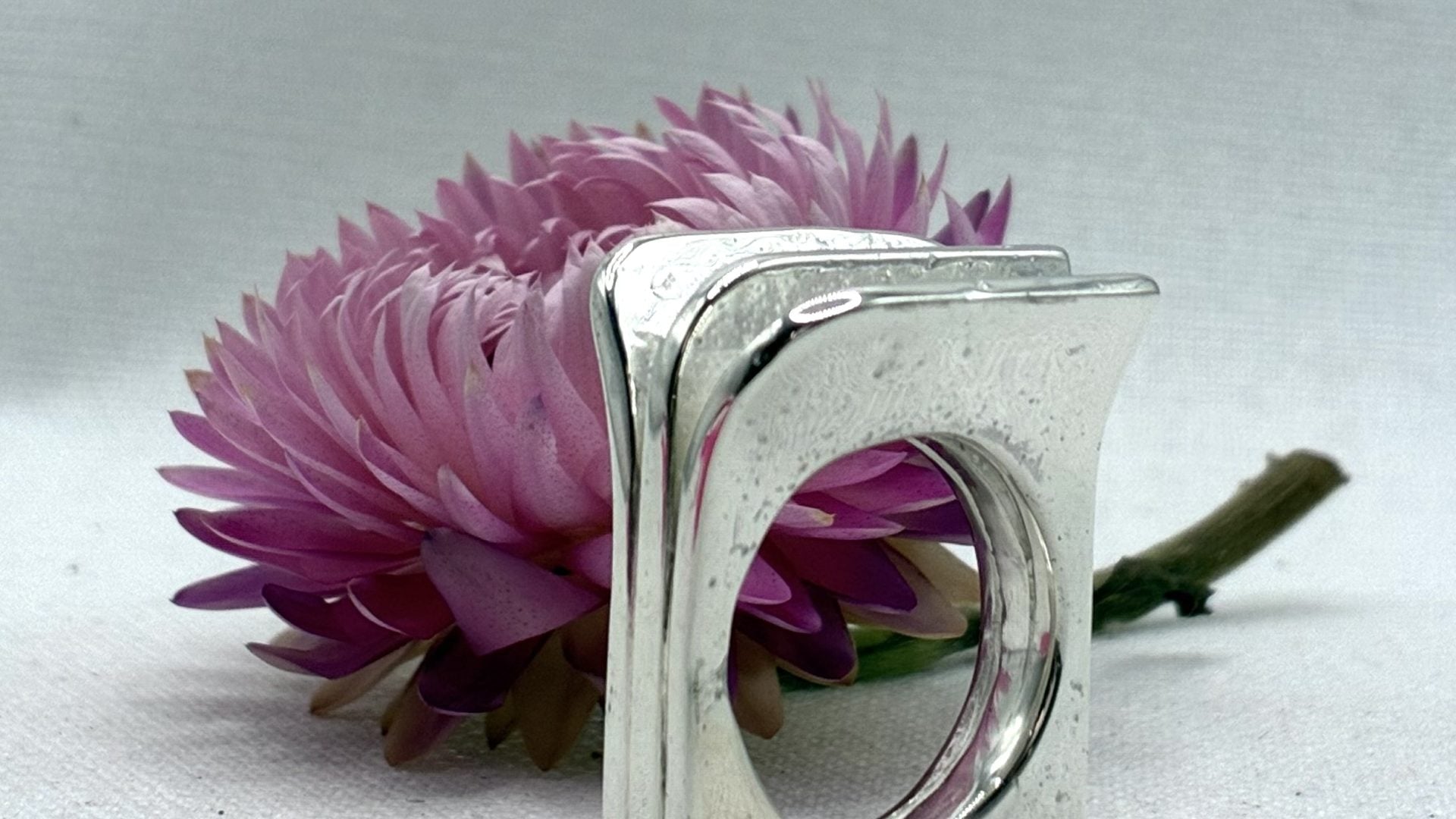Silver ring with flower