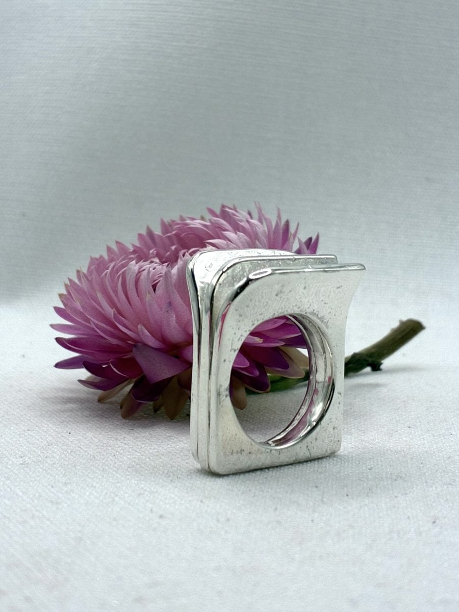 Silver ring with flower