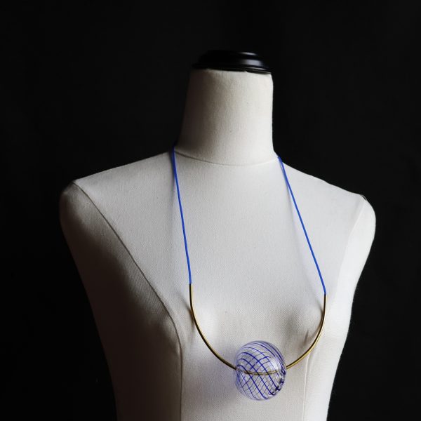 Gina Fairley, Water: Bosphorus, 2024, Borosilicate cane globe bead made Türkler glass, rubber, brass Cheniere. Photo: Gina Fairley