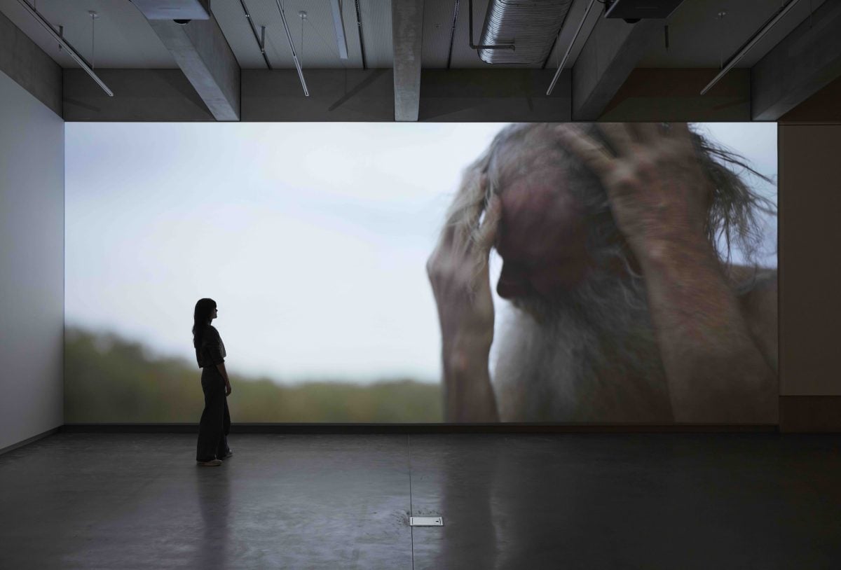 Floor to ceiling cinematic video with person for size
