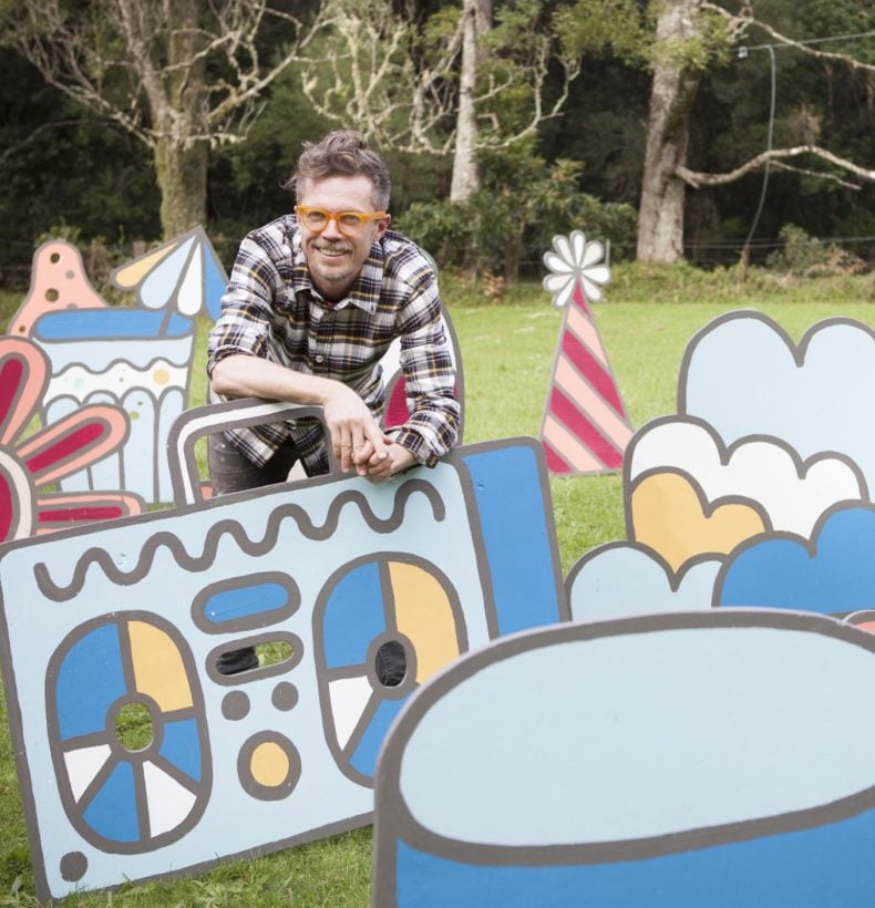 Jamers Gulliver Hancock with props