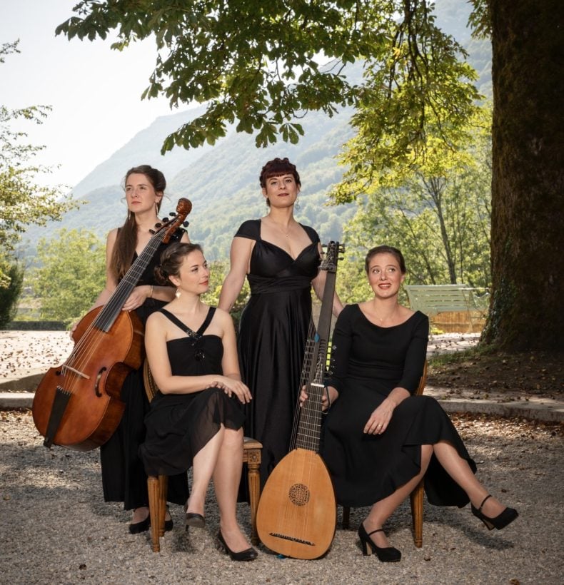 4 musicians under a tree